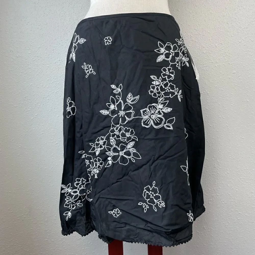 NWT Jones New York Sport Black and White Floral Midi Skirt Size 8